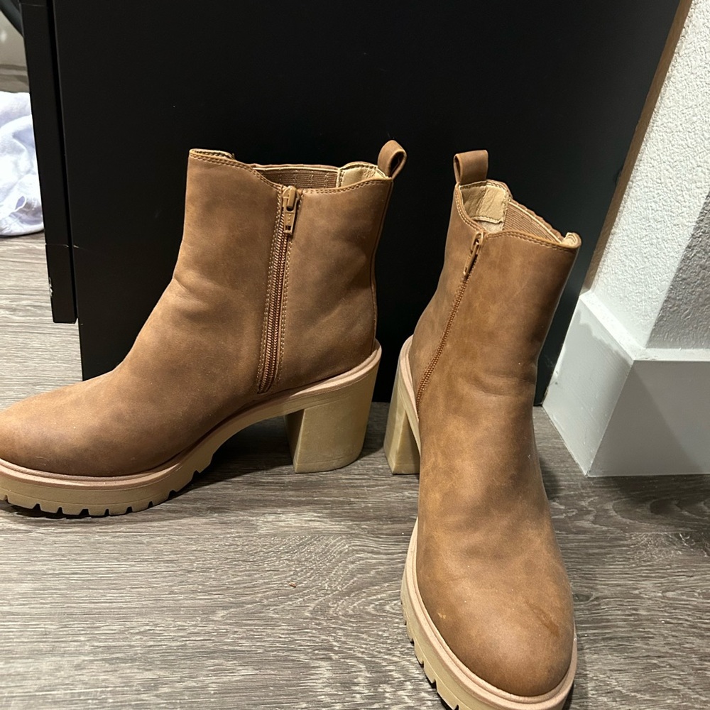 Women's Tan Ankle Boots